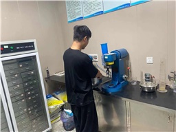 夏季聚羧酸减水剂易发霉变质，可以如何解决？
